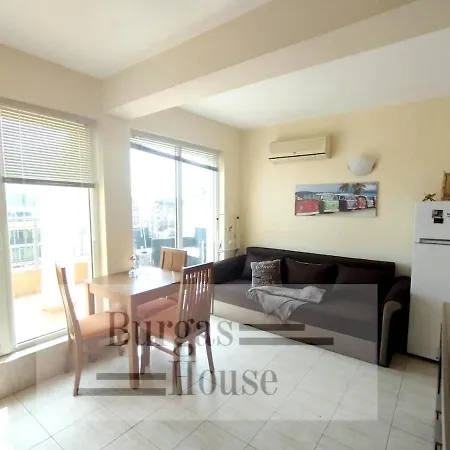 Sunny Penthouse, Pool View, Near Nessebar * Солнечный берег
