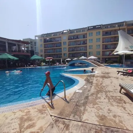 Sunny Penthouse, Pool View, Near Nessebar Апартаменты Солнечный берег