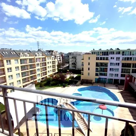 Sunny Penthouse, Pool View, Near Nessebar Апартаменты Солнечный берег