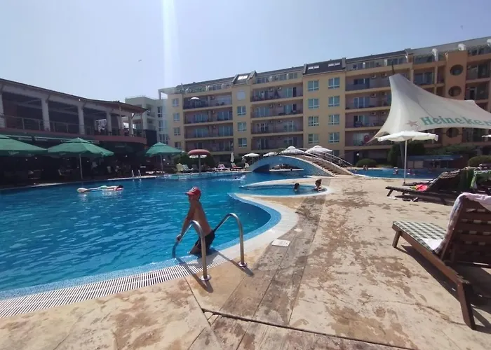 Sunny Penthouse, Pool View, Near Nessebar Apartman Napospart