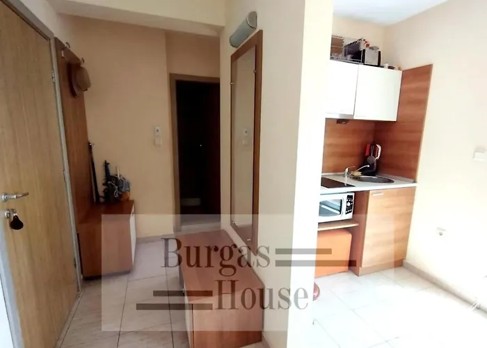 Sunny Penthouse, Pool View, Near Nessebar Apartman Napospart