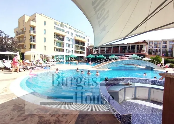 Sunny Penthouse, Pool View, Near Nessebar Διαμέρισμα *