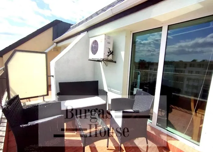 Апартамент Sunny Penthouse, Pool View, Near Nessebar